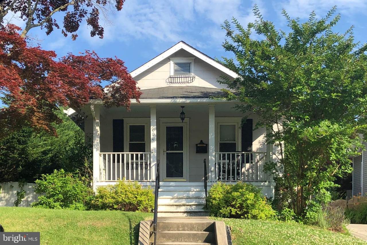 606 Graisbury Avenue - Photo 1