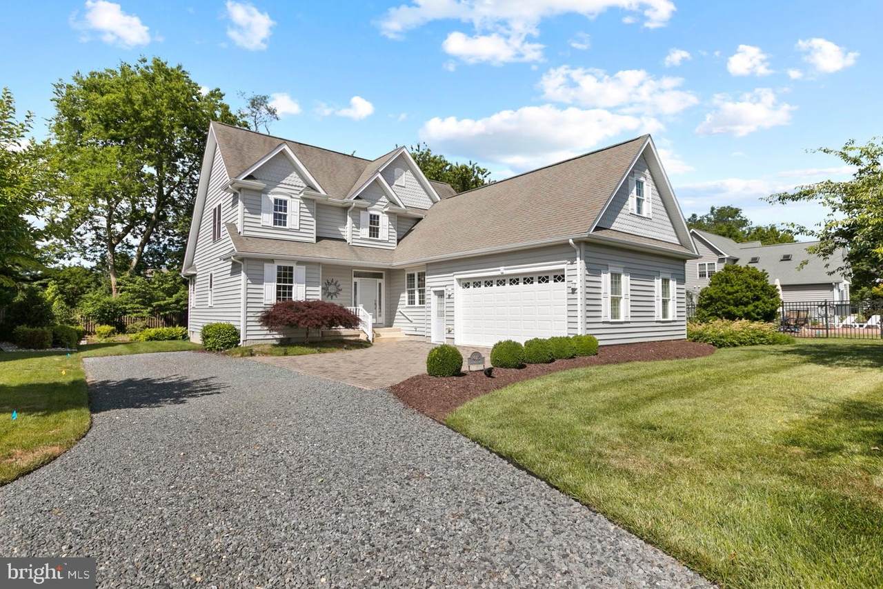 415 Badgers Lane - Photo 1