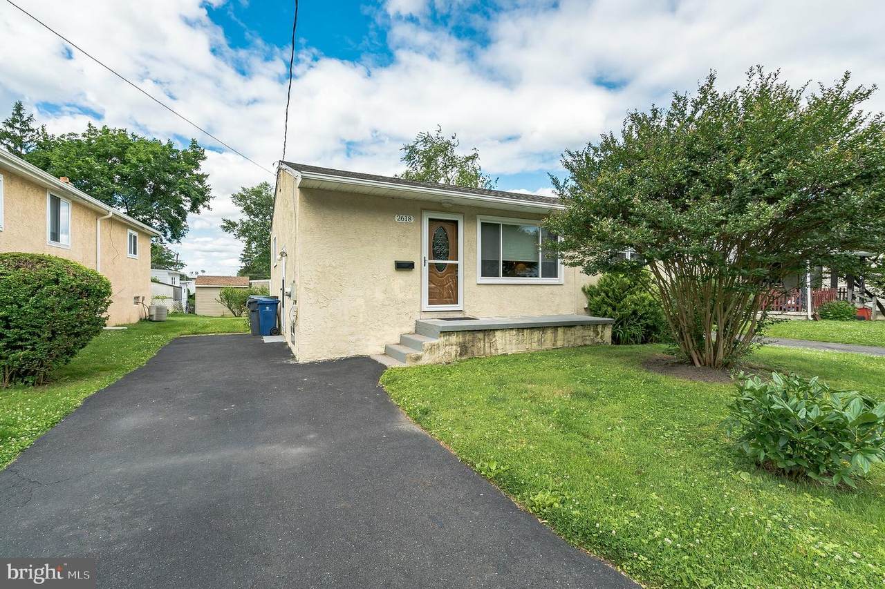 2618 Phipps Avenue - Photo 1