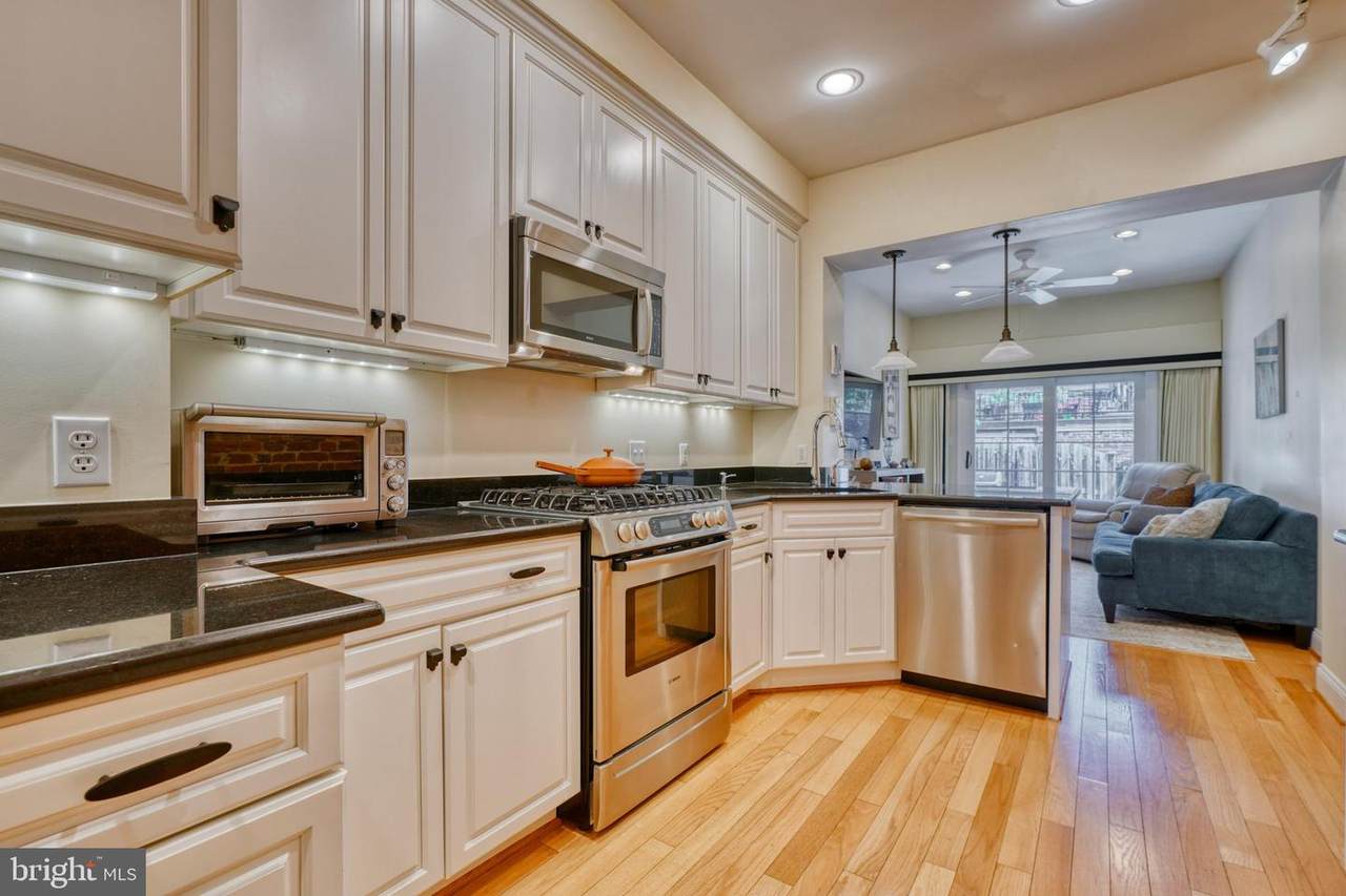 514 33RD Street - Photo 1