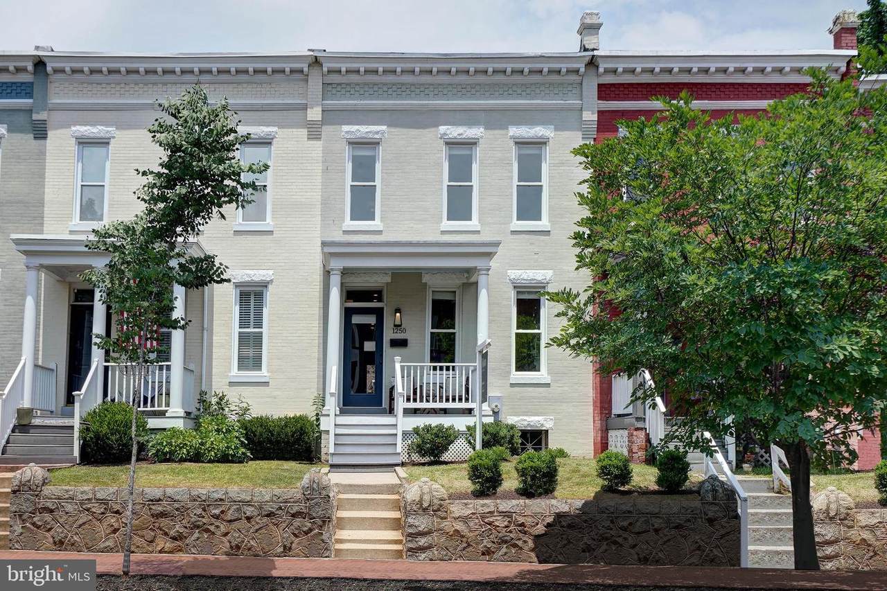 1250 E Street - Photo 1