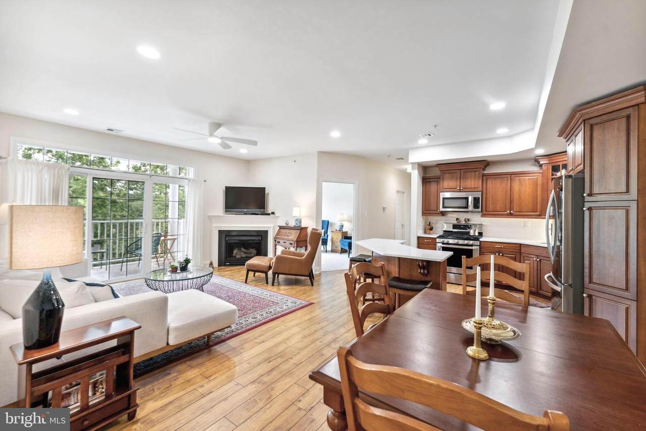 320 Victoria Gardens Drive - Photo 1