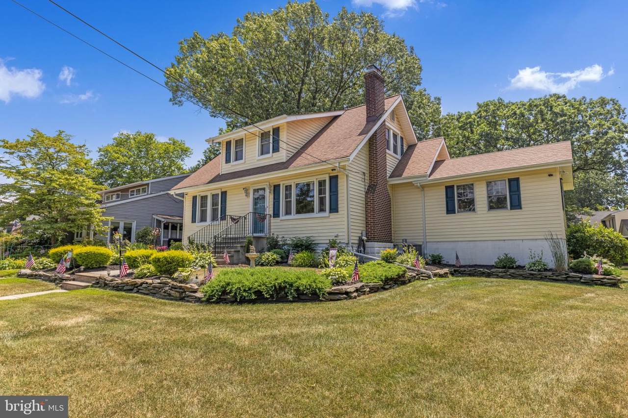 143 Glen Lake Boulevard - Photo 1