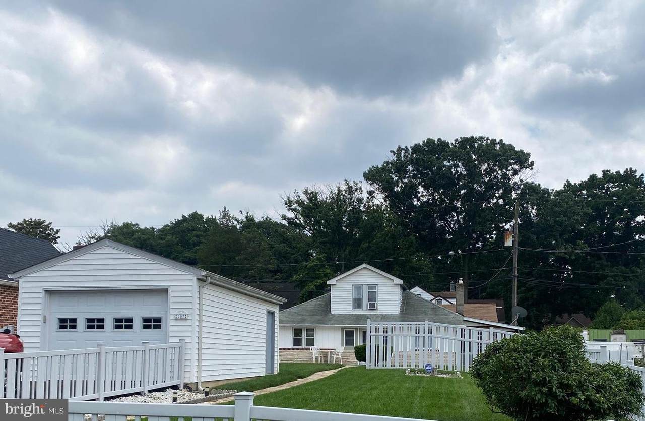 207 11TH Avenue - Photo 1
