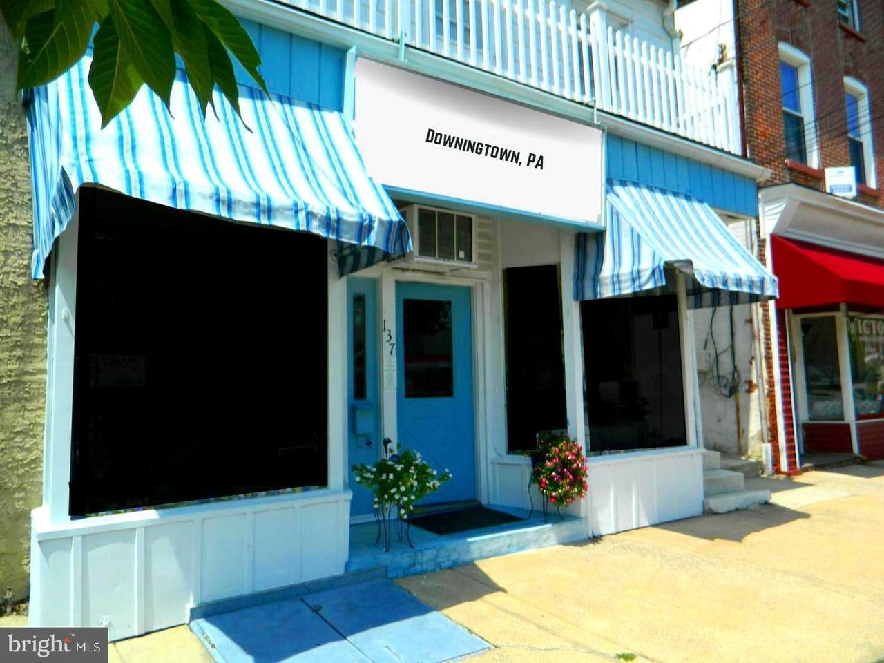 137 Lancaster Avenue - Photo 1