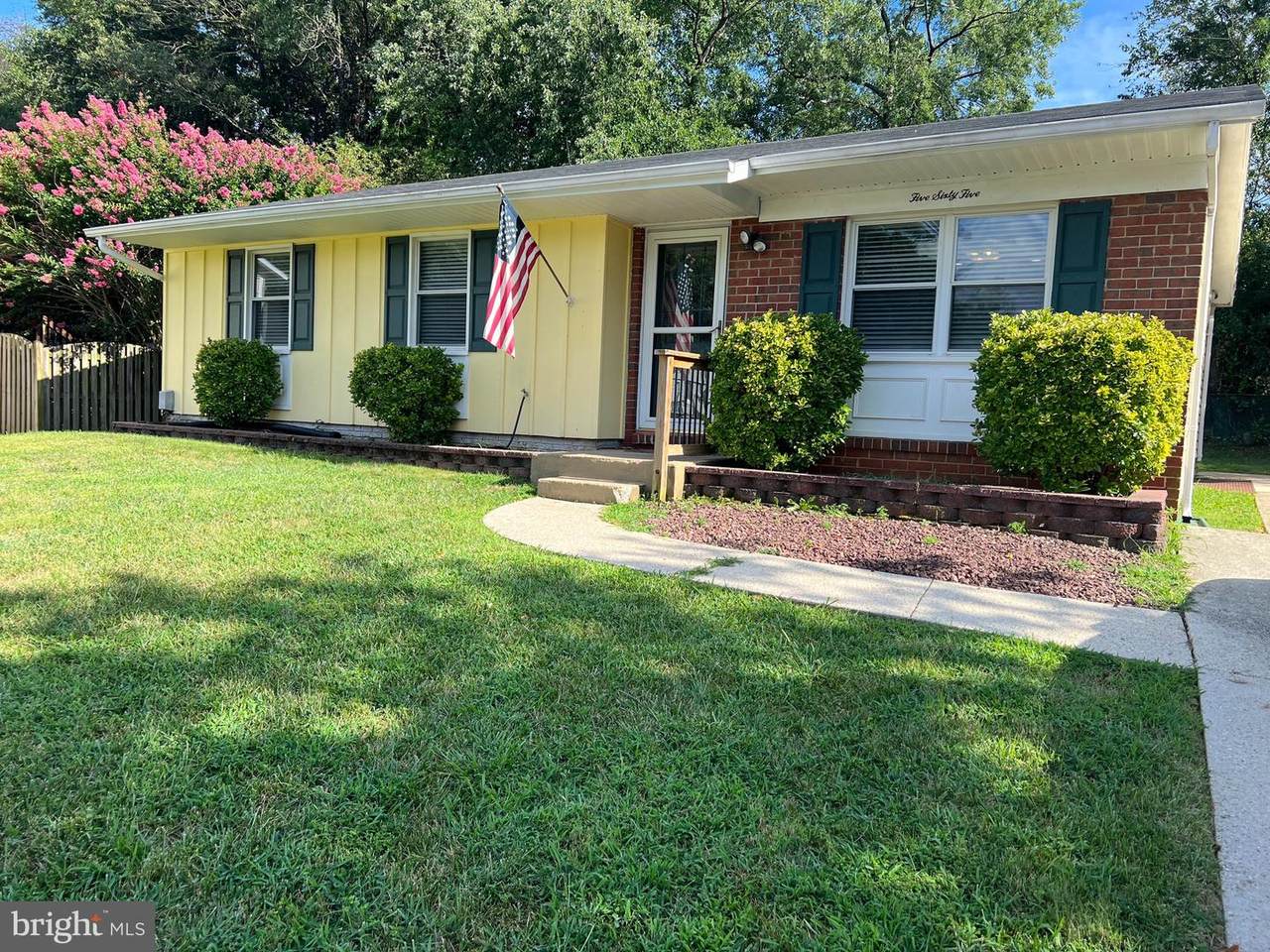 565 Lanny Court - Photo 1