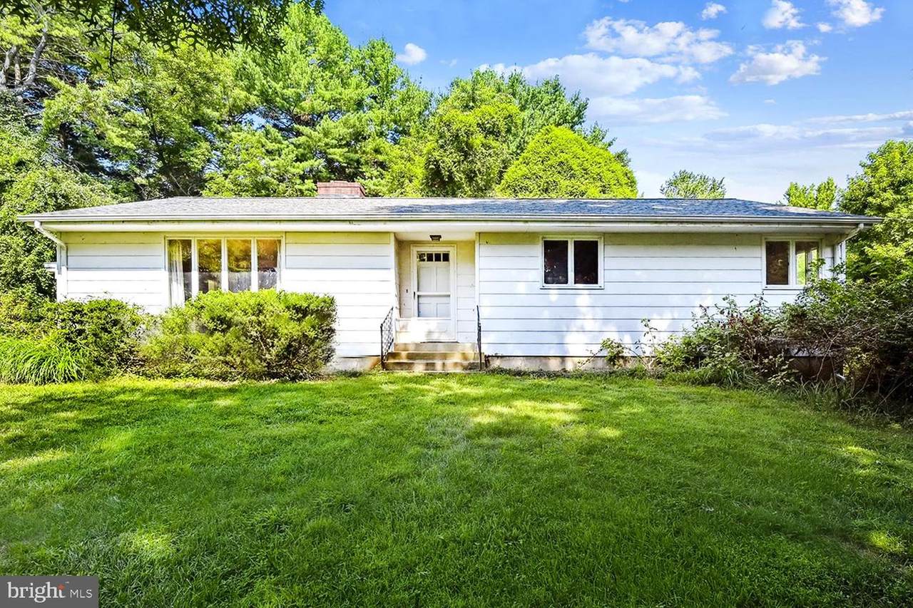 708 Pinewood Drive - Photo 1