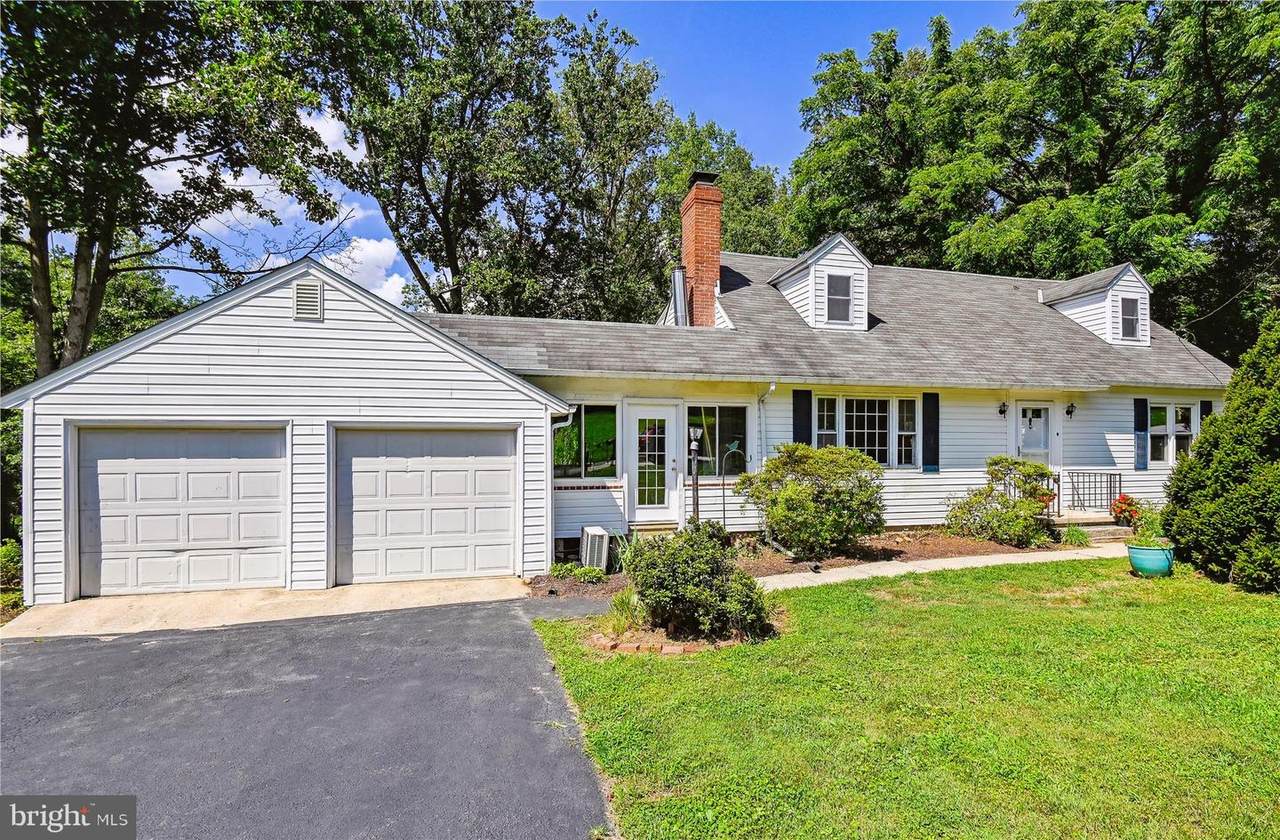1102 Greenway Road - Photo 1