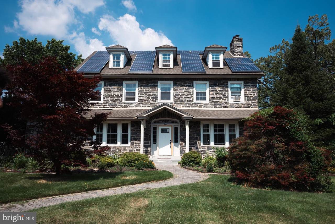 301 Lansdowne Avenue - Photo 1