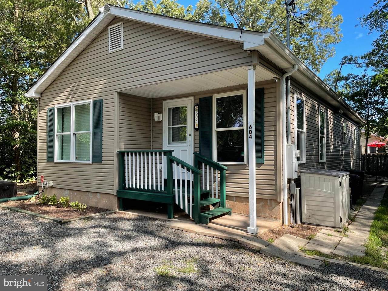 604 Sinclair Avenue - Photo 1