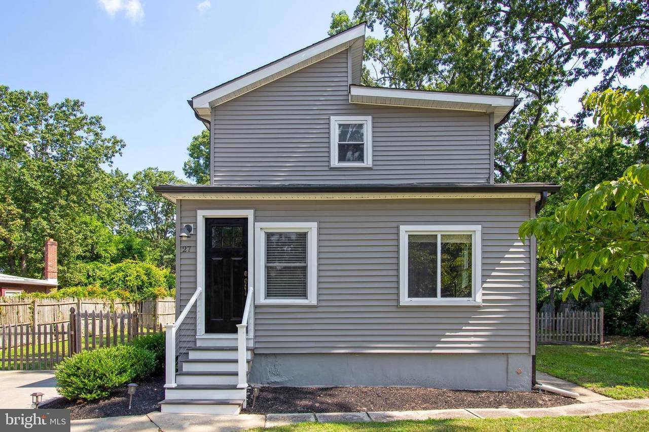 27 6TH Avenue - Photo 1