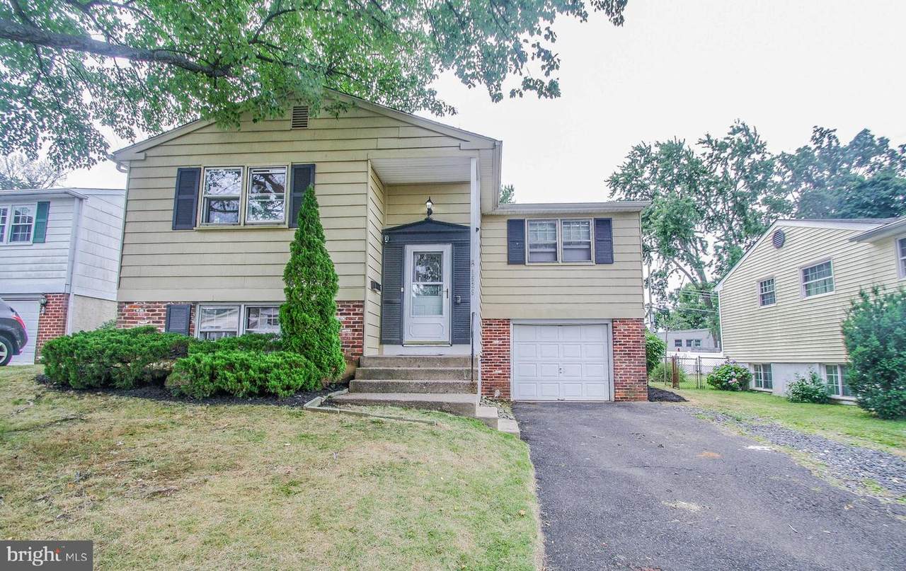 1525 Saint James Place - Photo 1