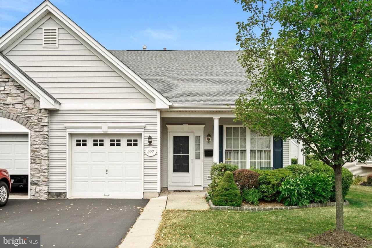 227 Meadowlark Drive - Photo 1