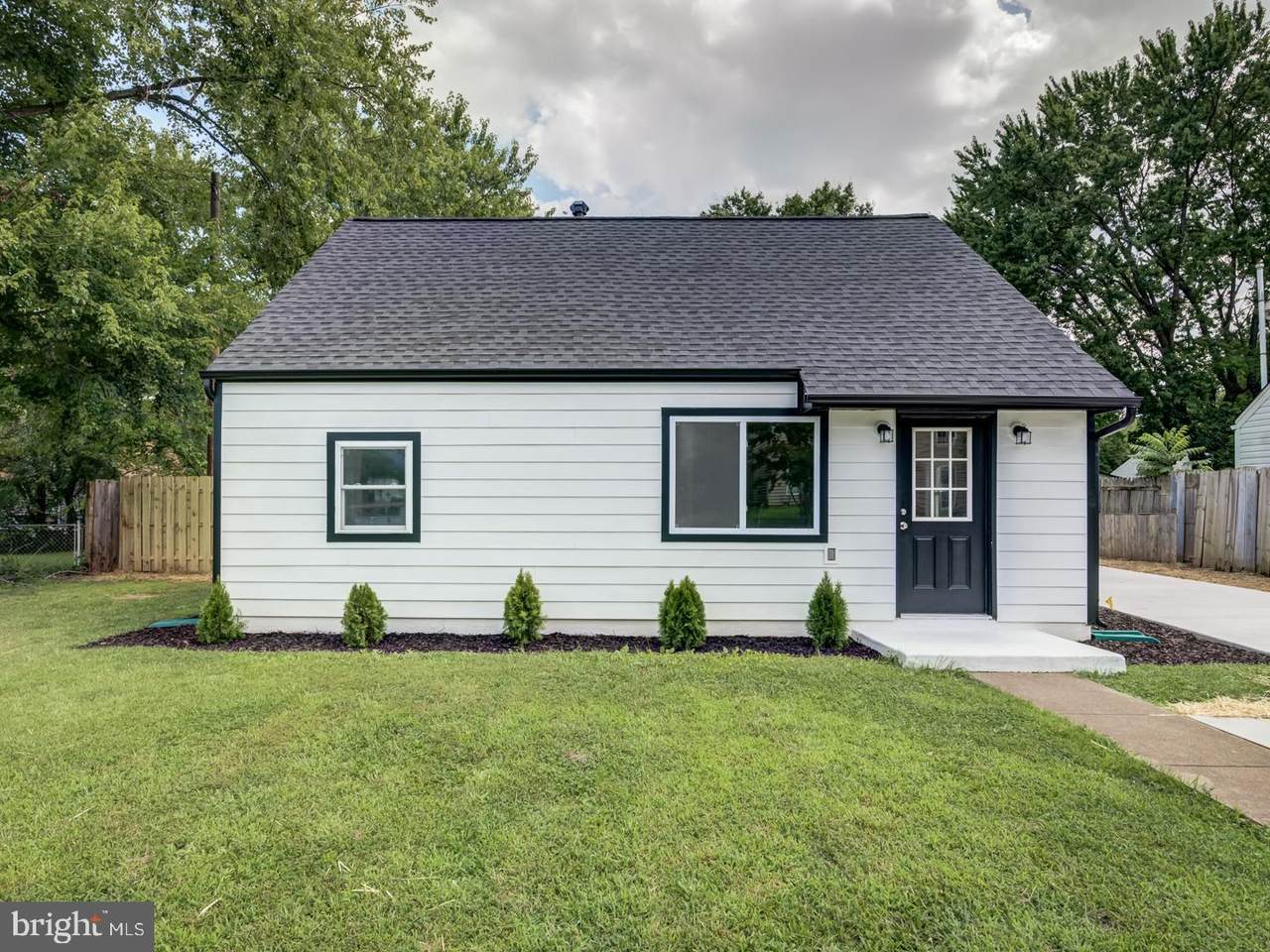 124 Baker Street - Photo 1