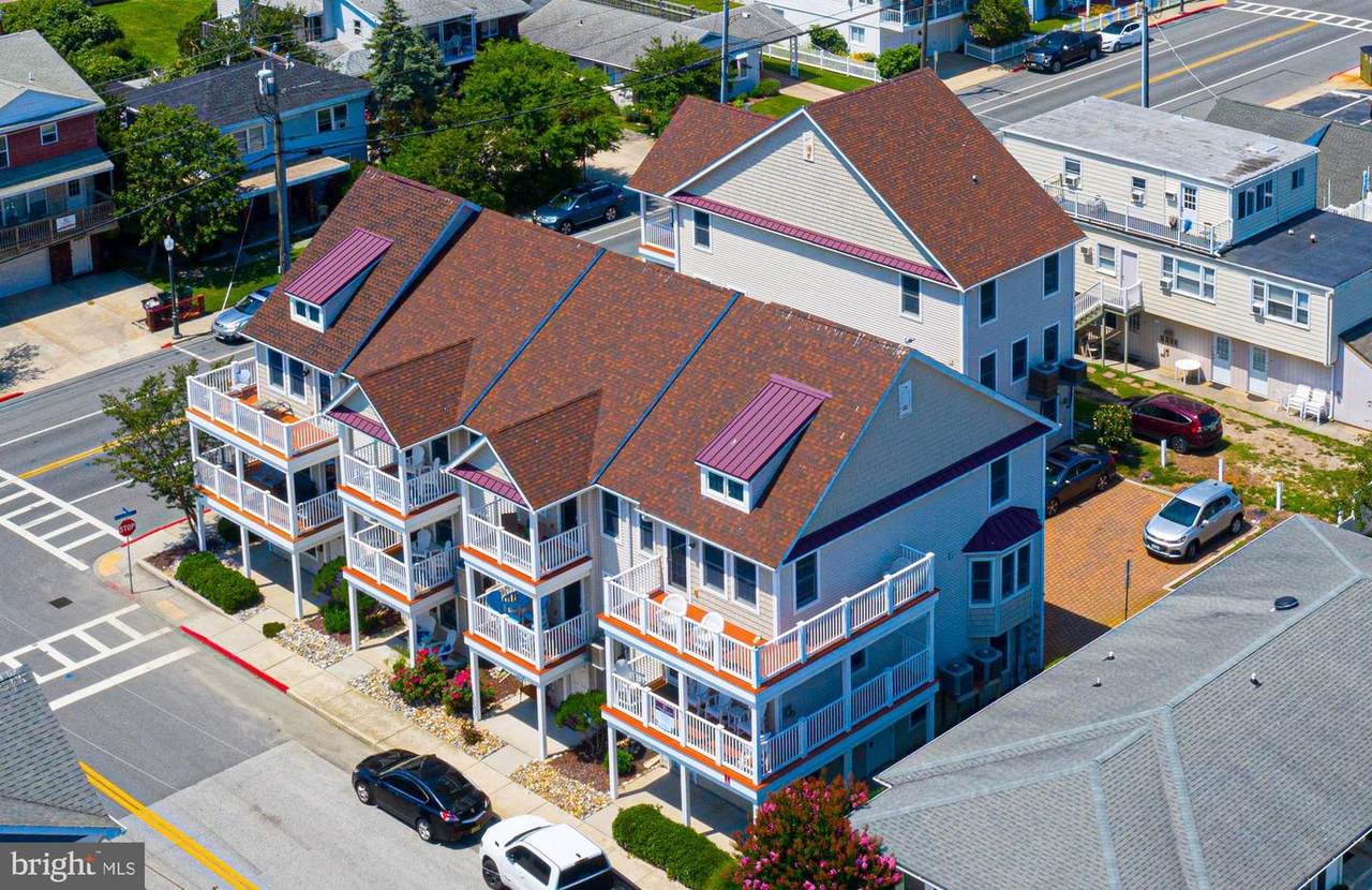 208 7TH Street - Photo 1