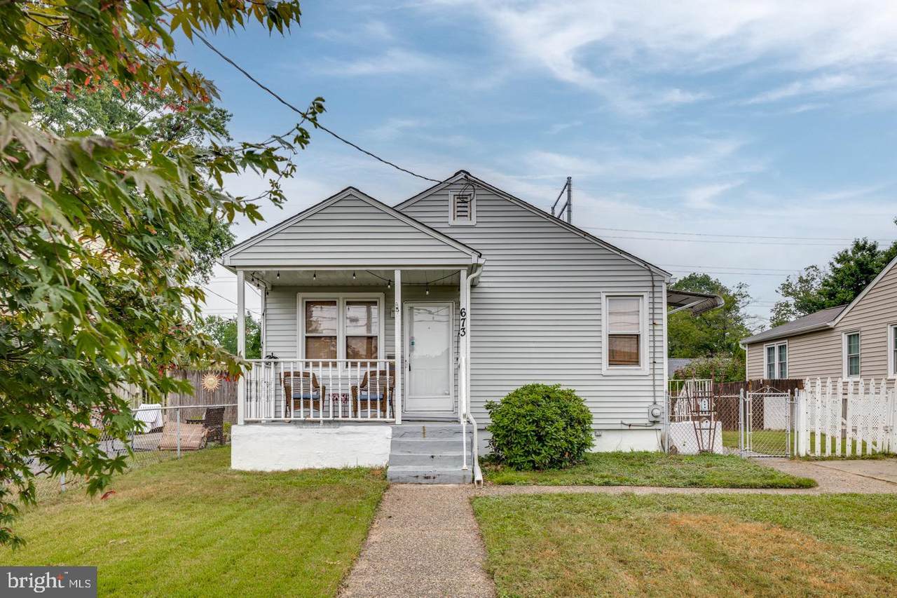 673 Evergreen Avenue - Photo 1