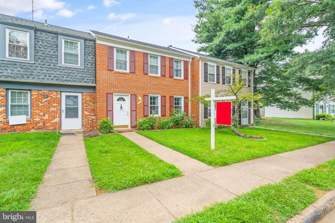 908 Windsor Court - Photo 1