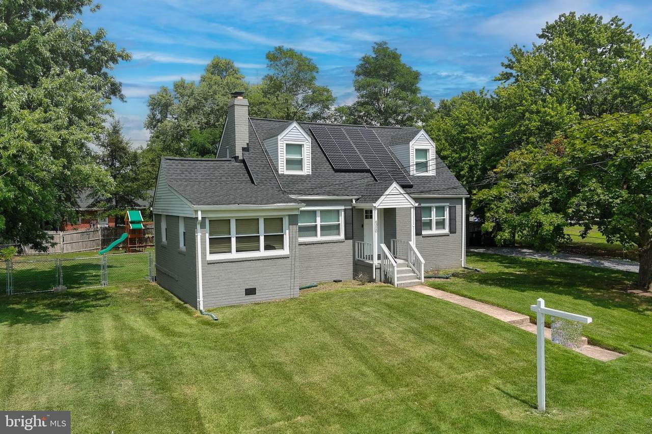 6320 Manor Circle Drive - Photo 1