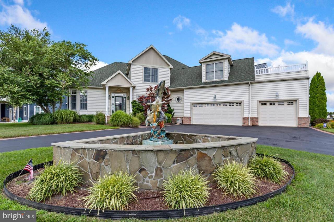 9807 Marthas Landing Drive - Photo 1