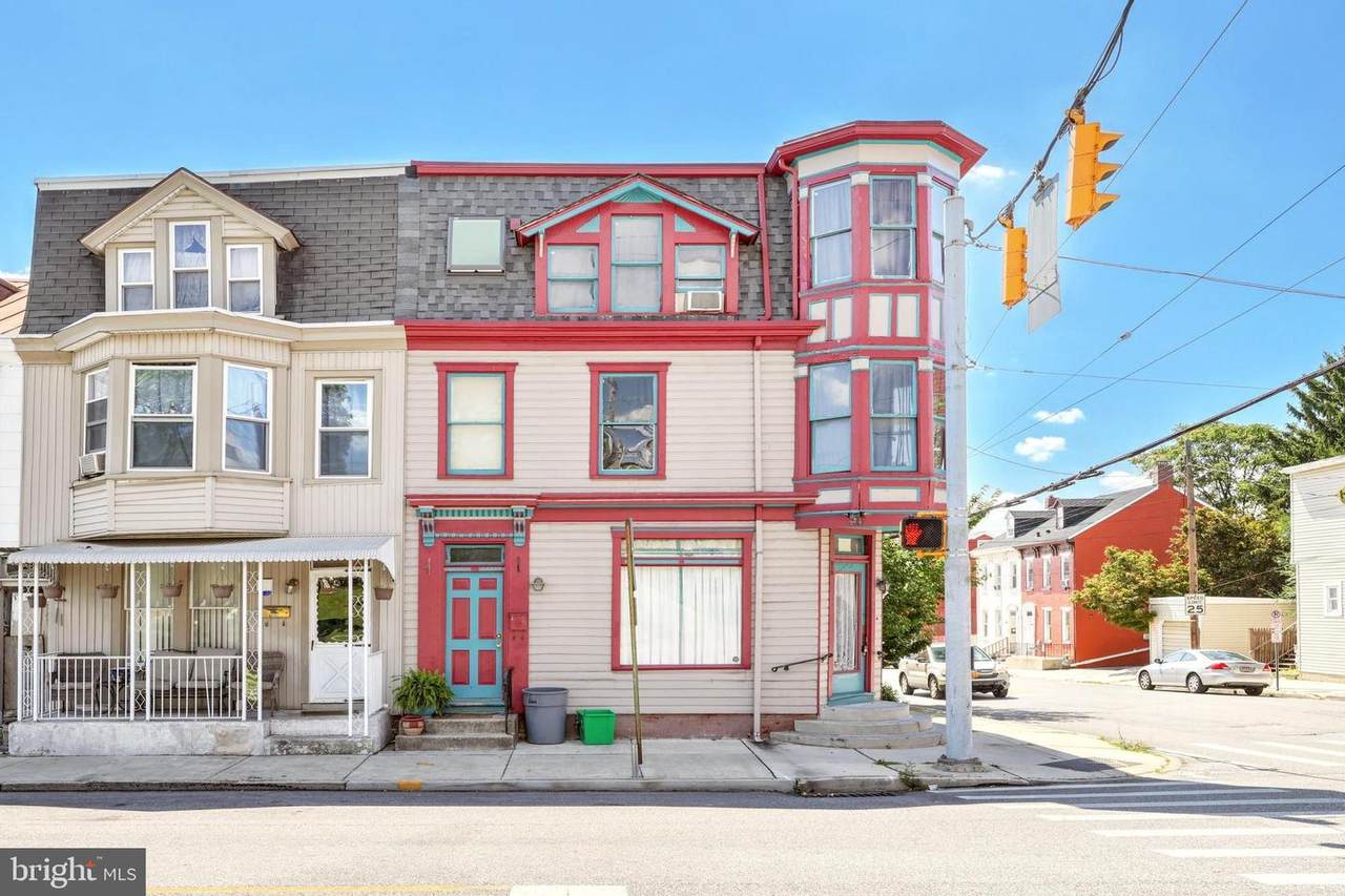 300 Pershing Avenue - Photo 1