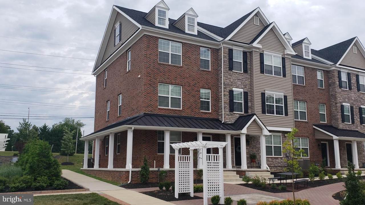 714 Pony Lane - Photo 1