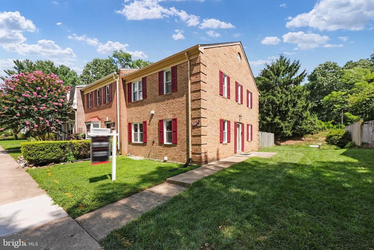 9819 Lakepointe Drive - Photo 1