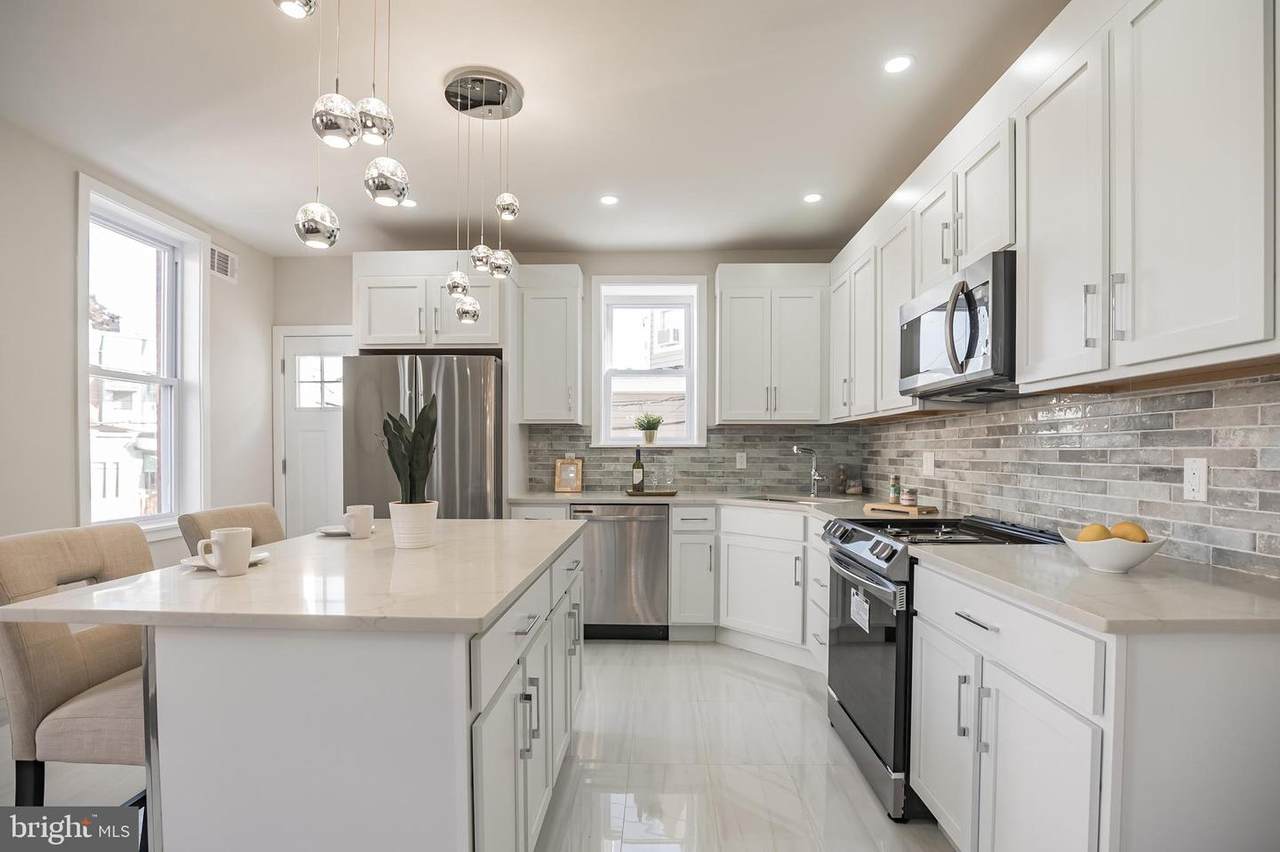 5415 Catharine Street - Photo 1