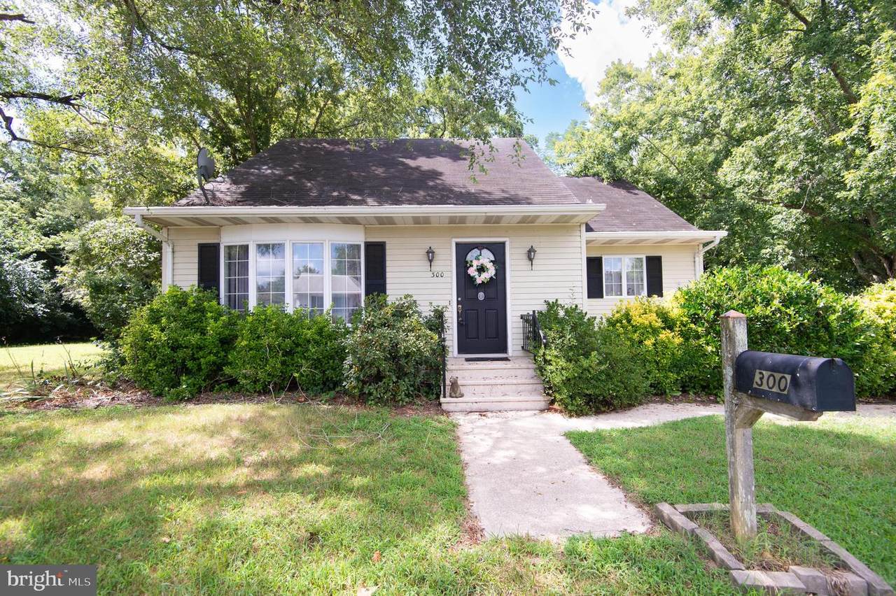 300 Carter Avenue - Photo 1