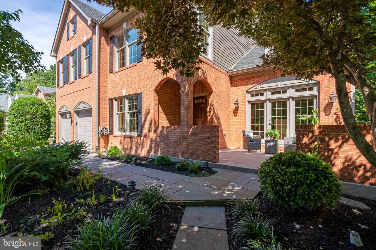 9414 Meadow Crossing Way - Photo 1