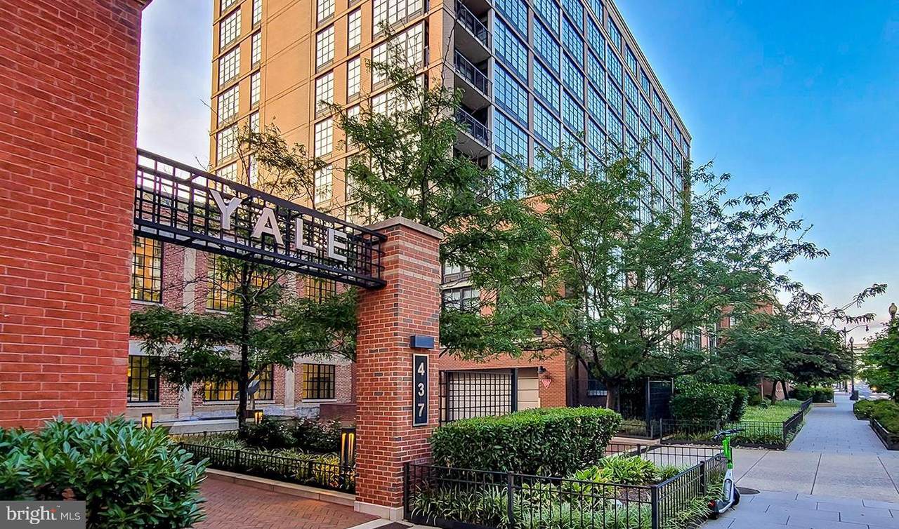 437 New York Avenue - Photo 1