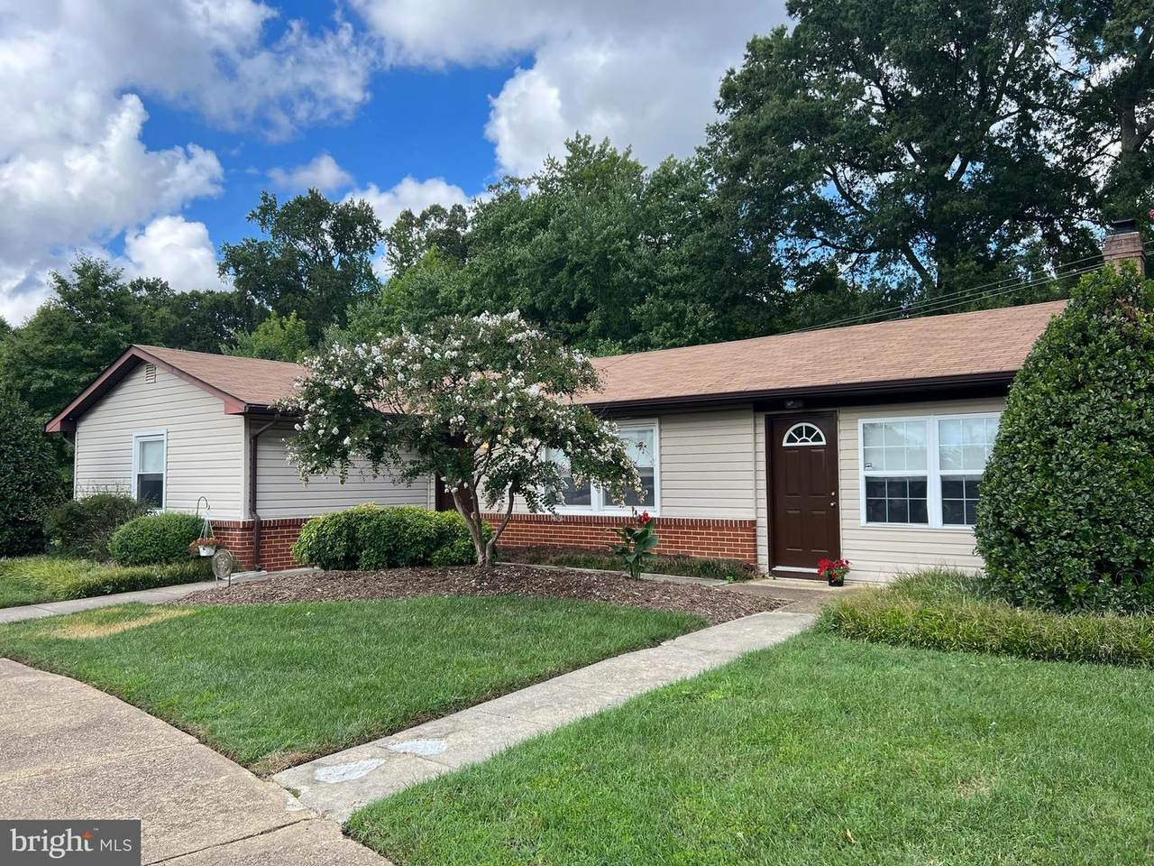 952 Chandler Court - Photo 1