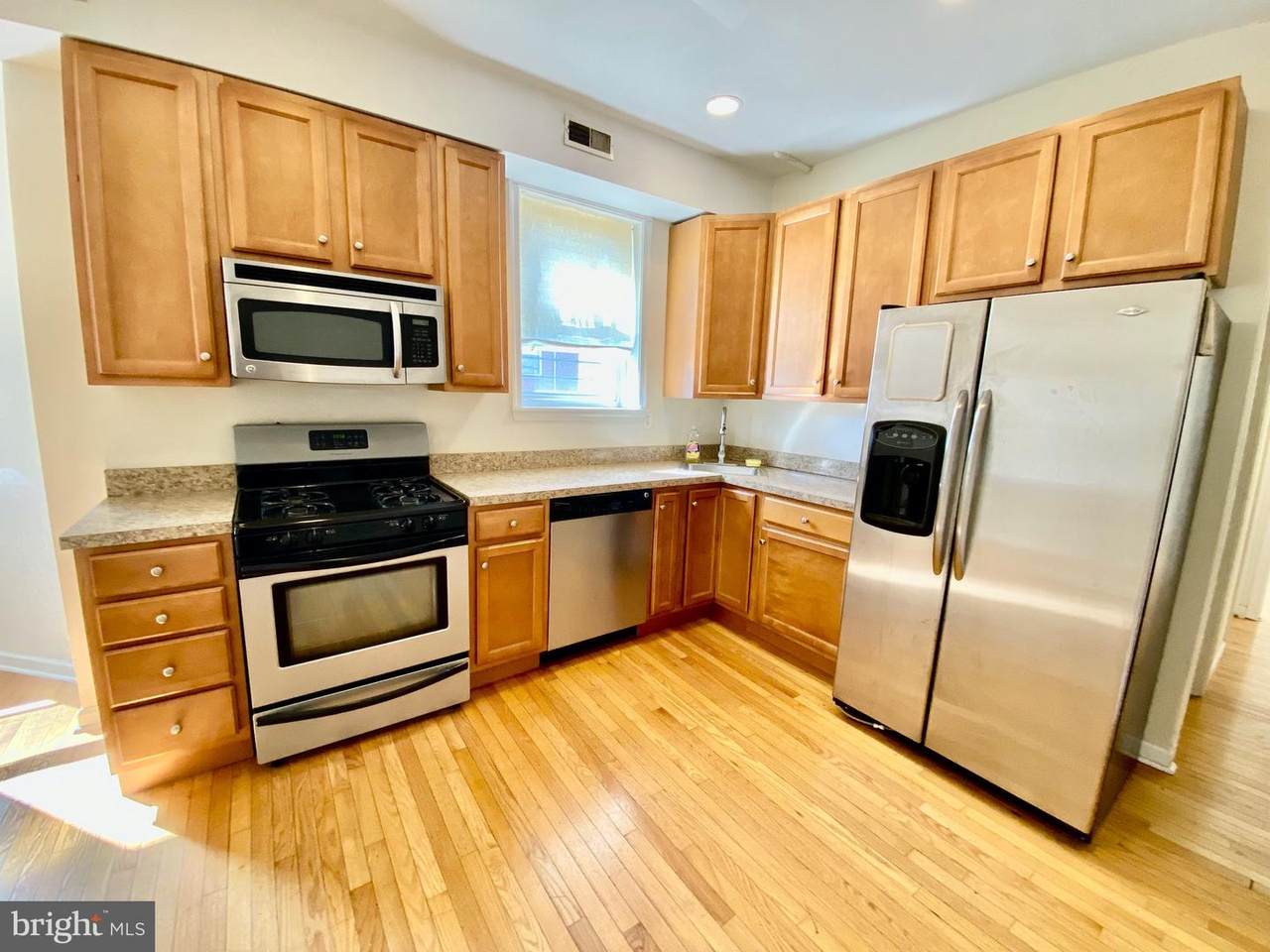 924 20TH Street - Photo 1