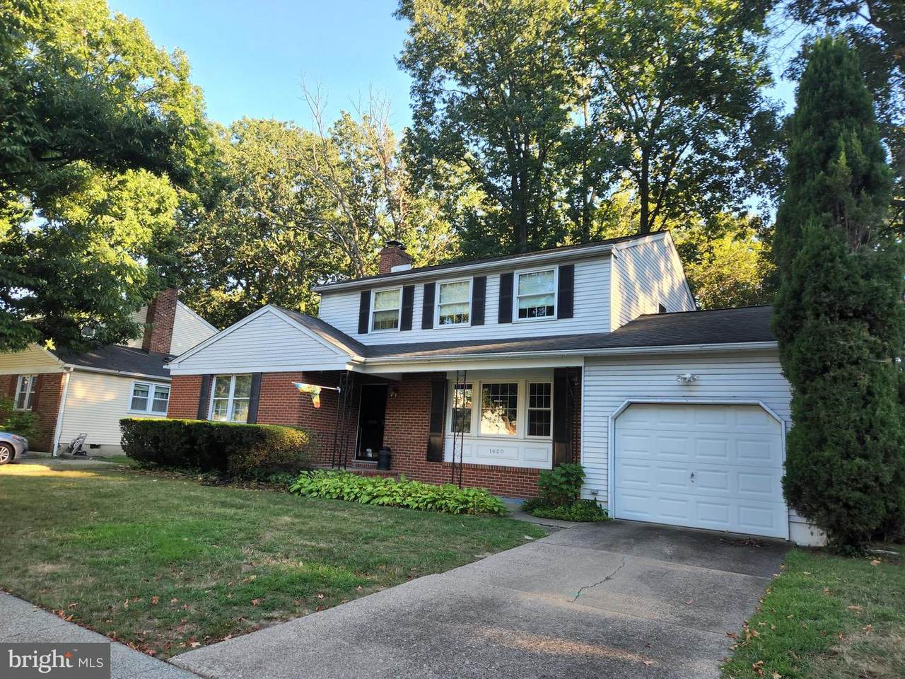 1620 Cedar Avenue - Photo 1