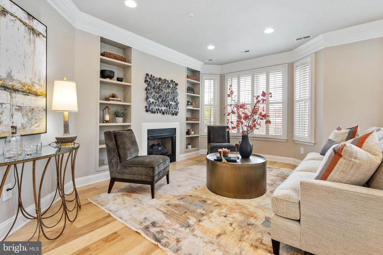828 Slaters Lane - Photo 1