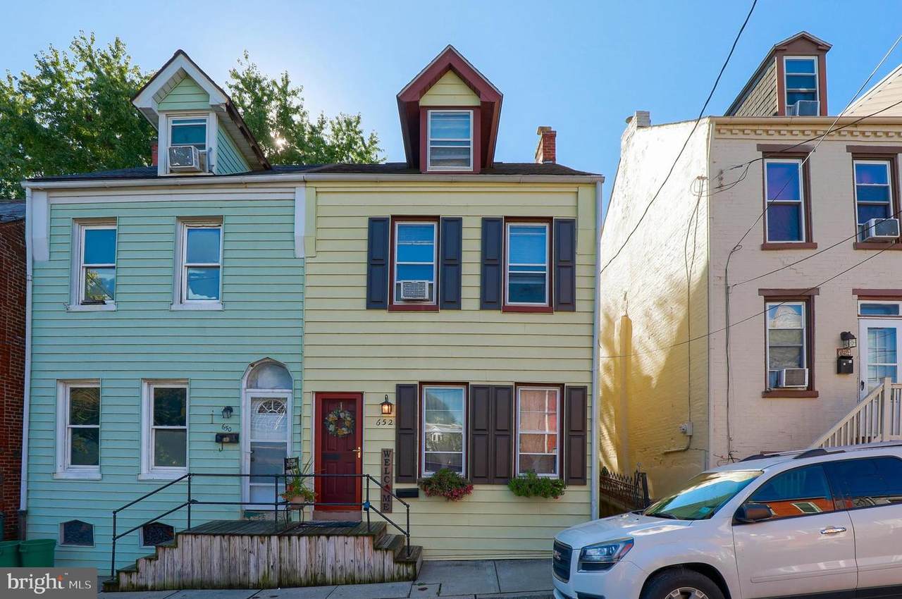 652 Poplar Street - Photo 1