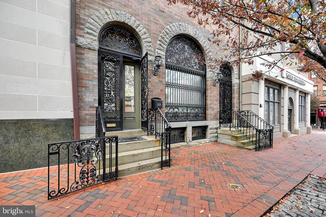 1126 Charles Street - Photo 1