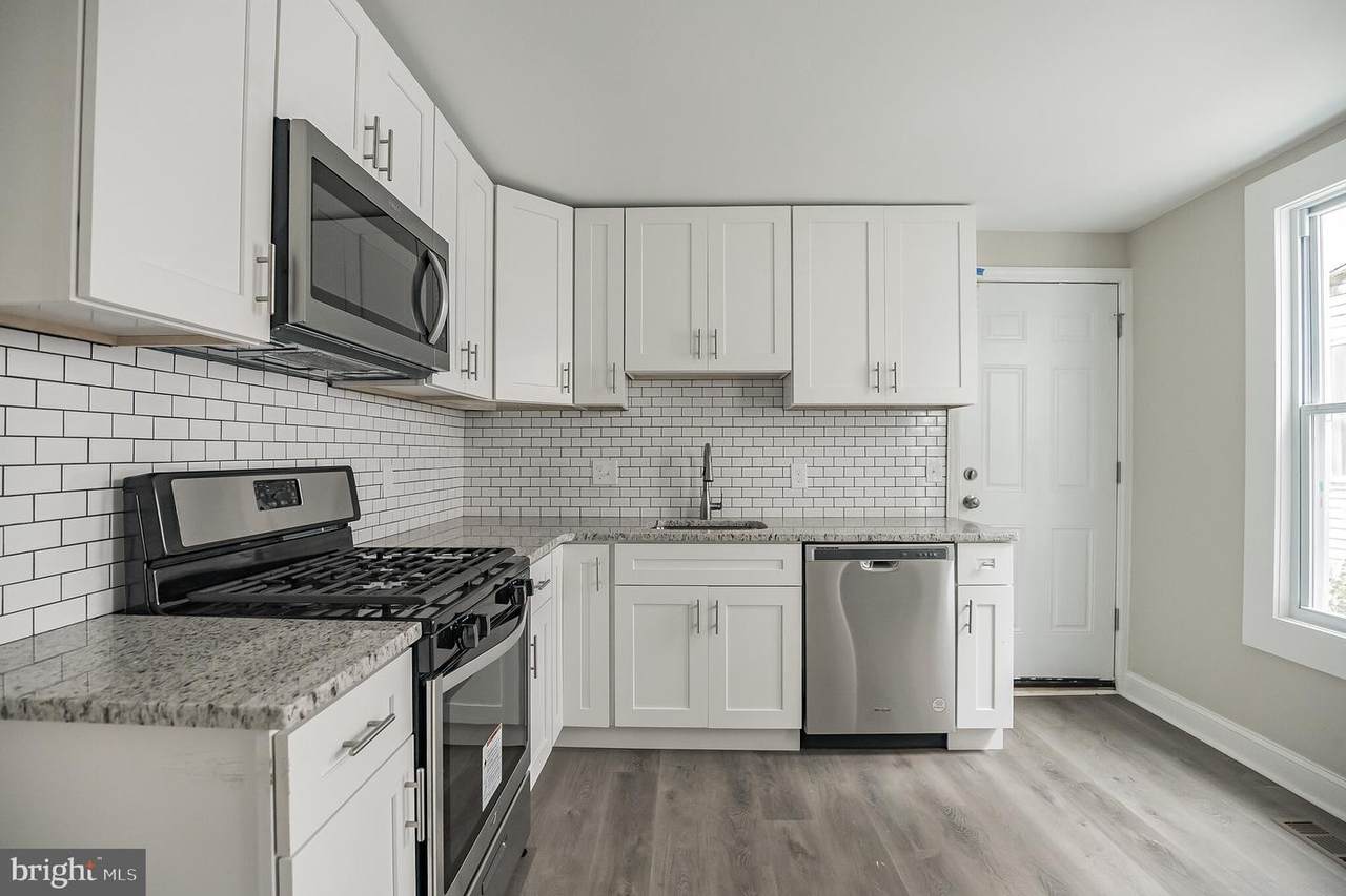 404 Lawrence Street - Photo 1