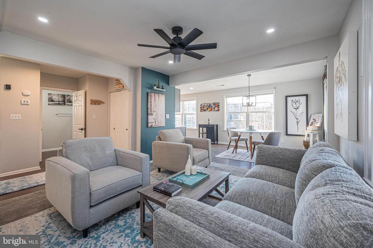 5820 Royal Oak Avenue - Photo 1