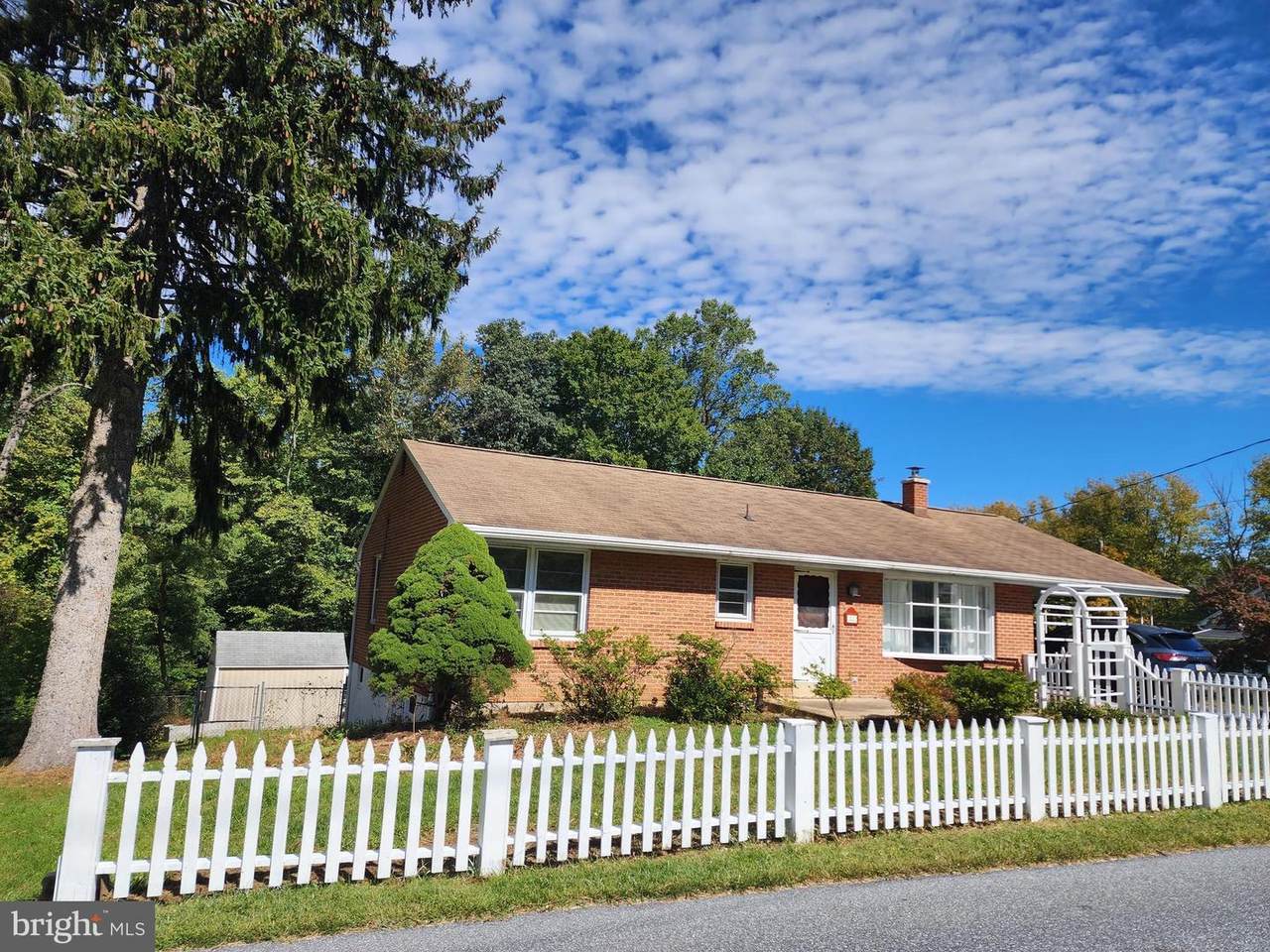 303 Kings Highway - Photo 1