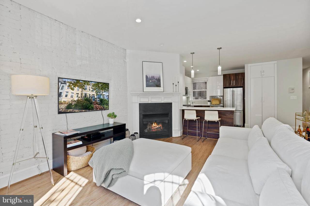 315 R Street - Photo 1