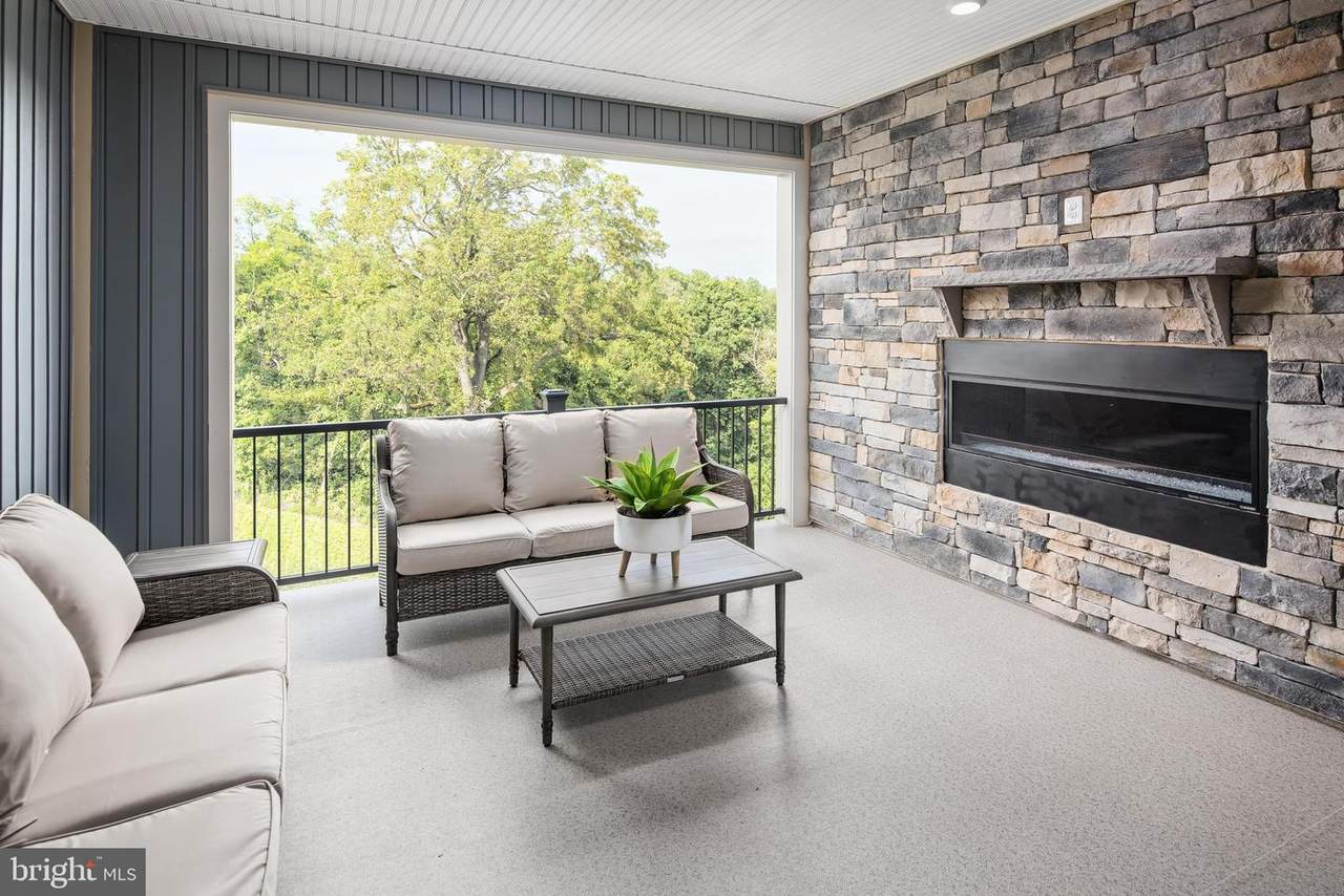 218 Hickory Hollow Court - Photo 1
