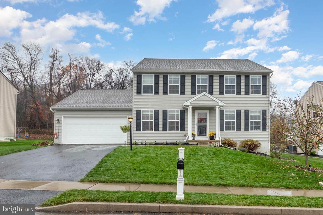 405 Thoroughbred Drive - Photo 1