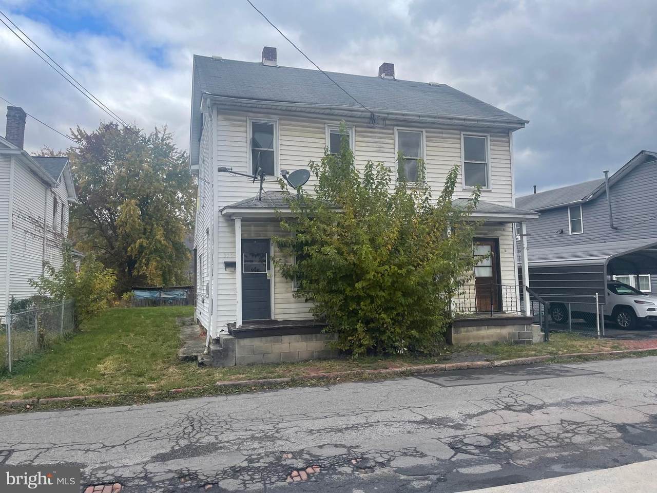 323-325 Springdale Street - Photo 1