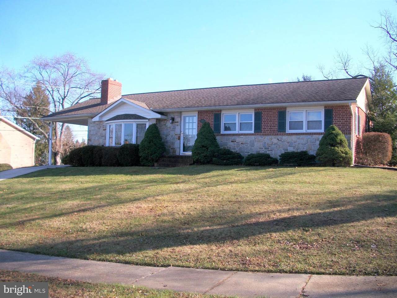 615 Foxcroft Drive - Photo 1