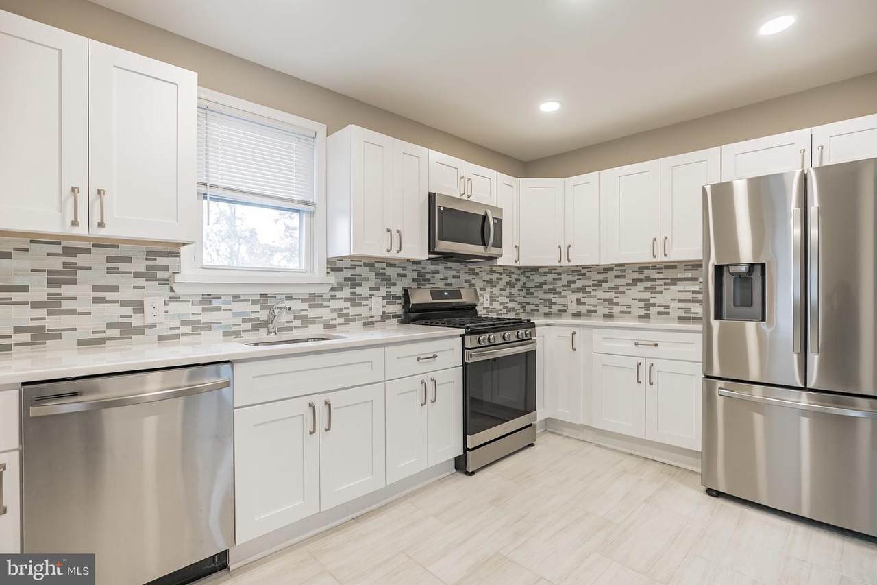 305 Kings Highway - Photo 1