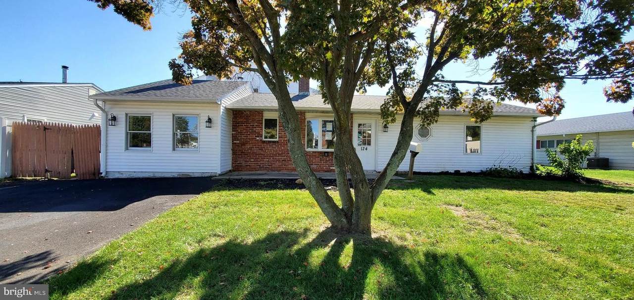 124 Pinewood Drive - Photo 1
