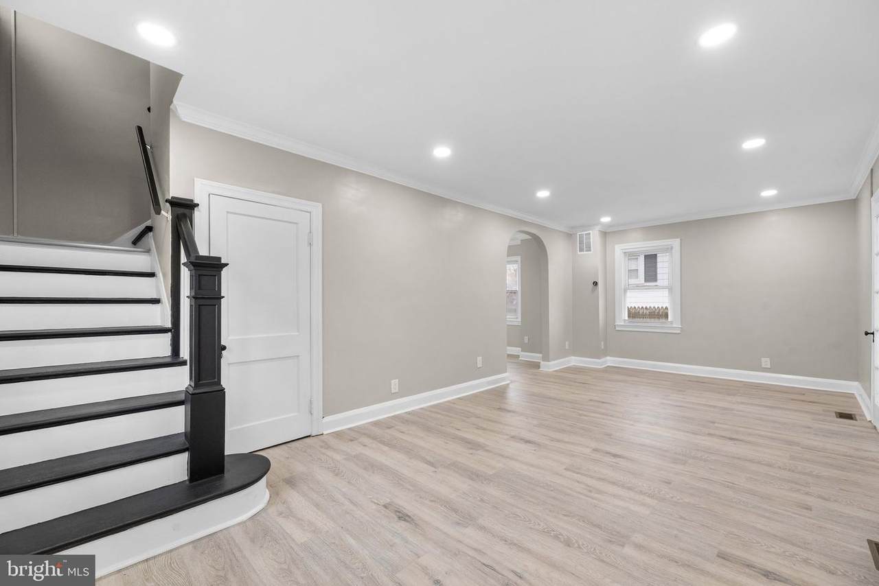 1947 Walnut Avenue - Photo 1
