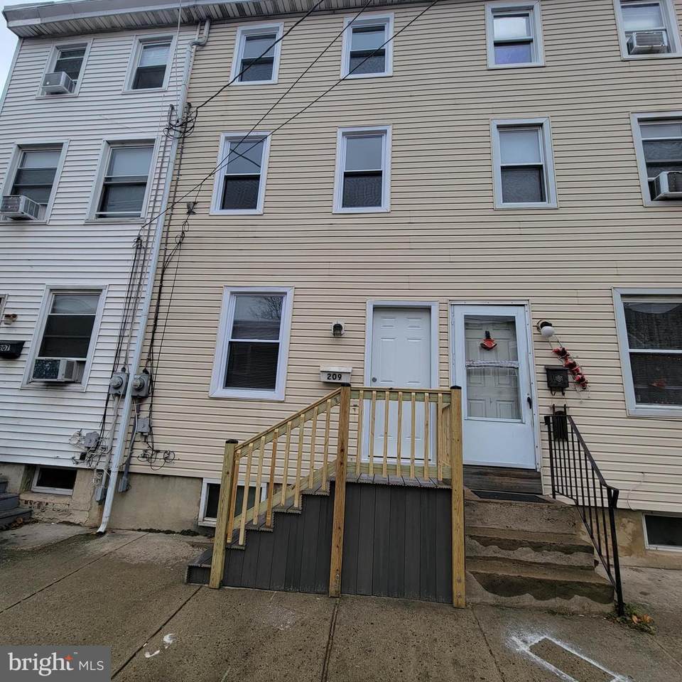 209 Morris Street - Photo 1