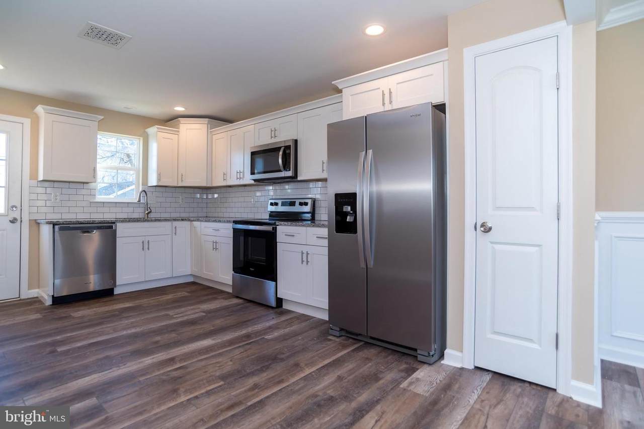 2512 Wood Avenue - Photo 1