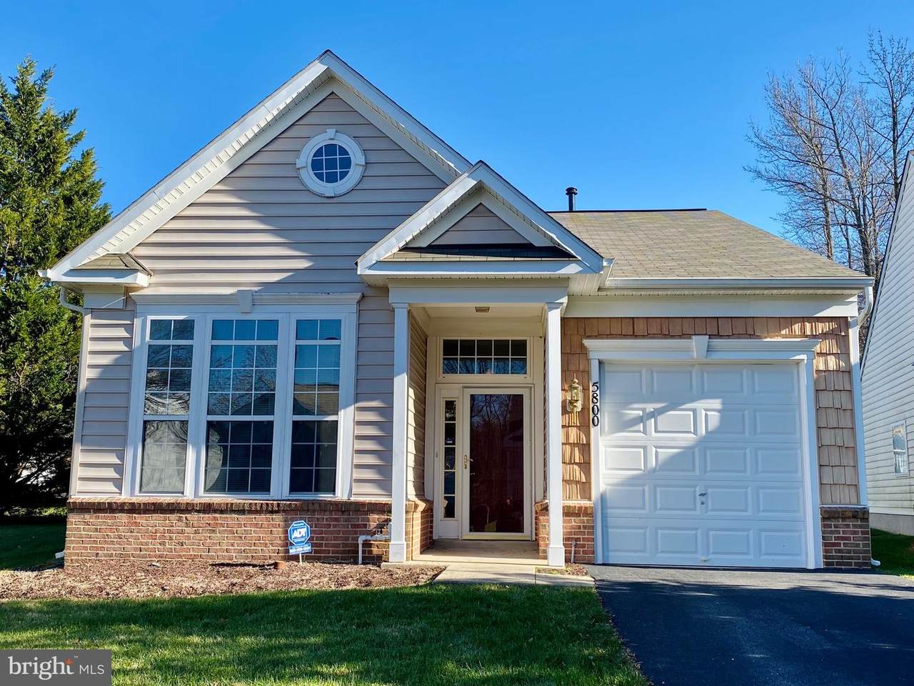 5800 Marwood Boulevard - Photo 1